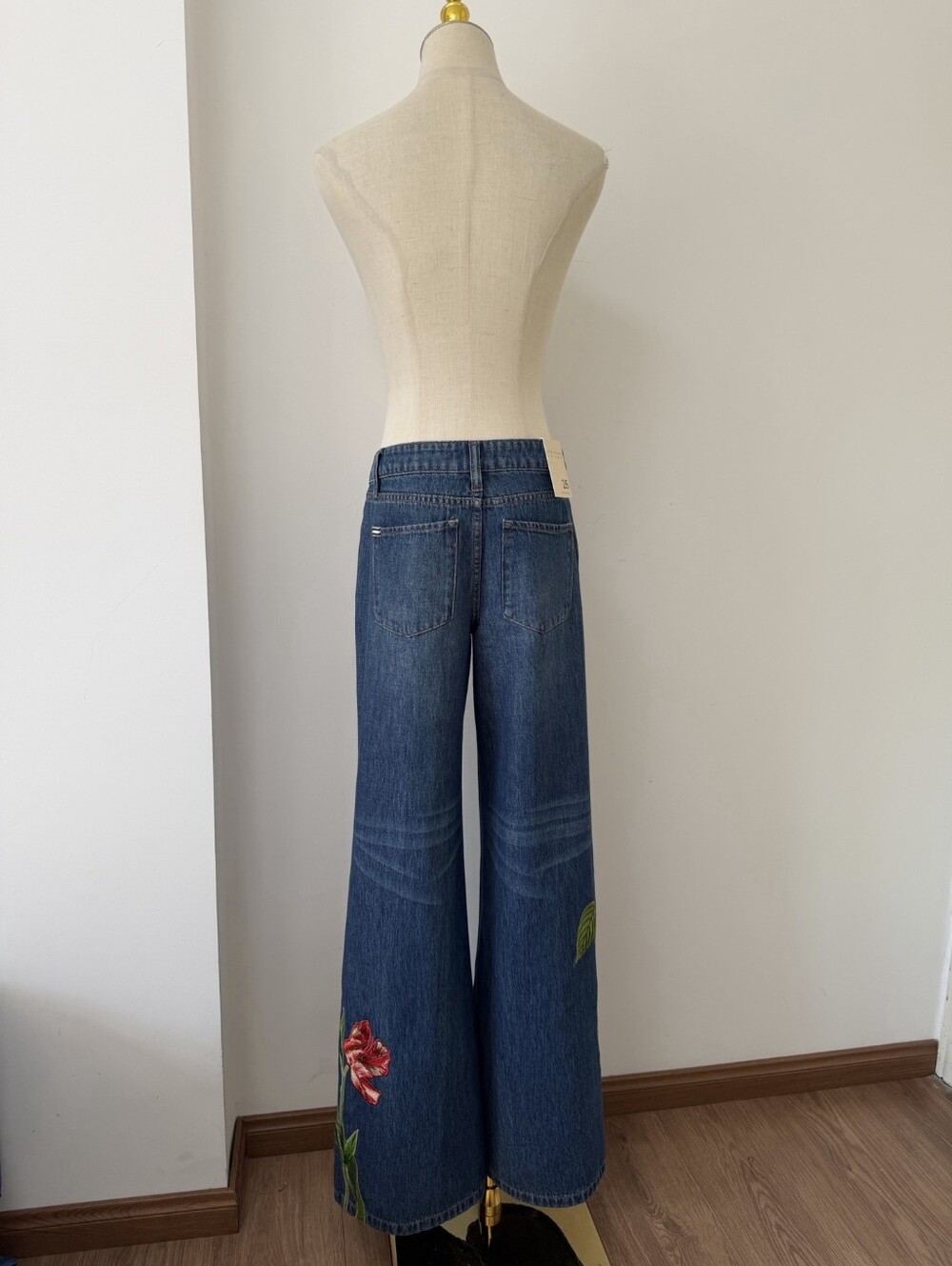 Alice + Olivia AMAZING EMBROIDERED JEAN - Picture 8 of 15